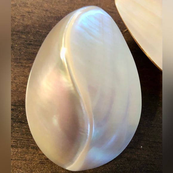 Neiman Marcus VTG 90s Mother of pearl Pierced statement earring lightweight - Picture 6 of 16